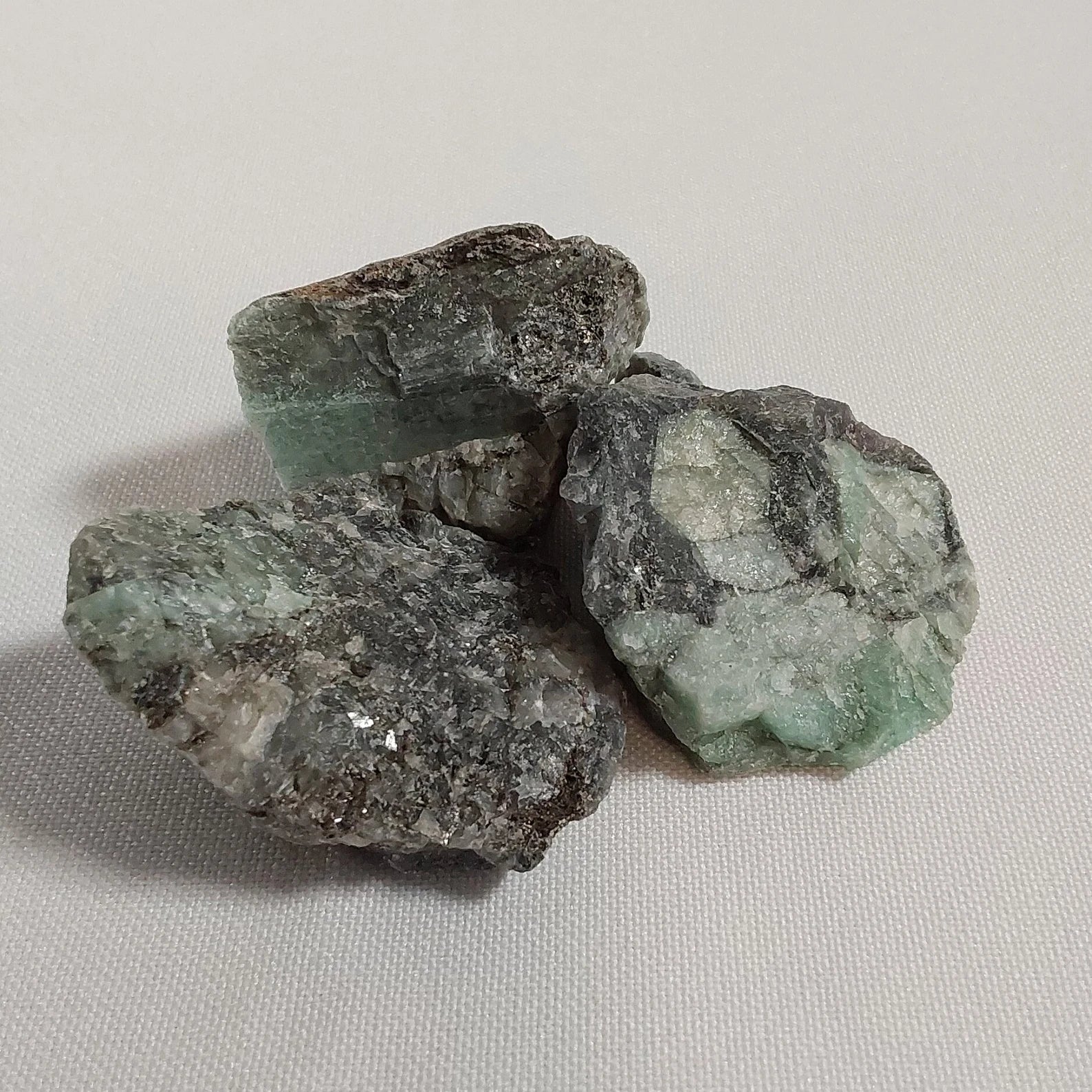 NATURAL EMERALD / ROUGH
